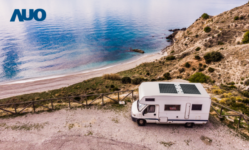 「可撓輕量化太陽光電板SunCurva」使用輕量特殊耐候型複合板取代傳統太陽能板的玻璃前板，不僅降低70%重量，每米平方僅3Kg；具有抗衝擊性能及通過電磁相容性測試，可應用於交通運輸工具，如露營車、遊艇等